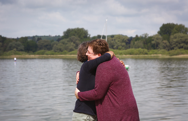 Umarmung nach einem Krisen-Coaching